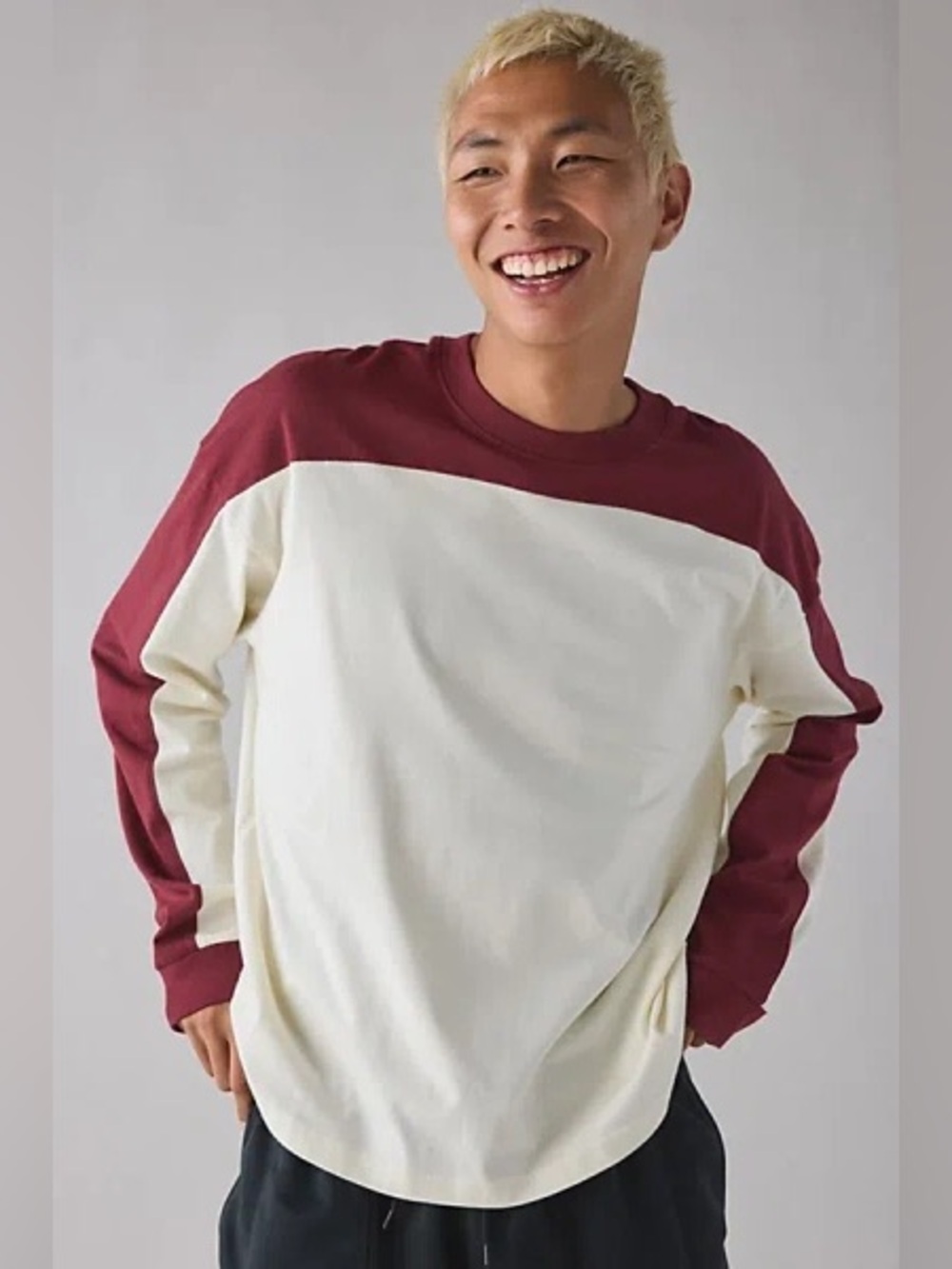 (UO-130) Urban Outfitters Standard Cloth Jump Shot Colorblock Long Sleeve Tee